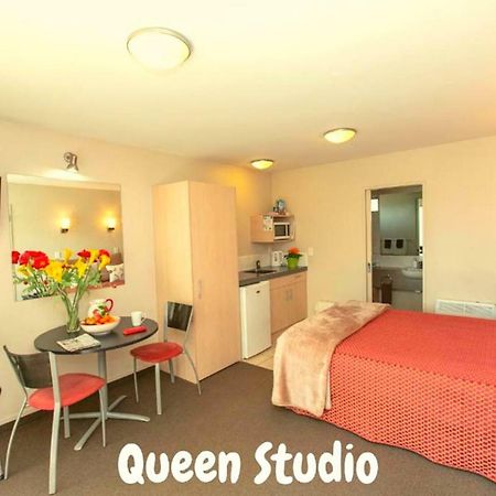Cranford Oak Motel Крайстчёрч Экстерьер фото